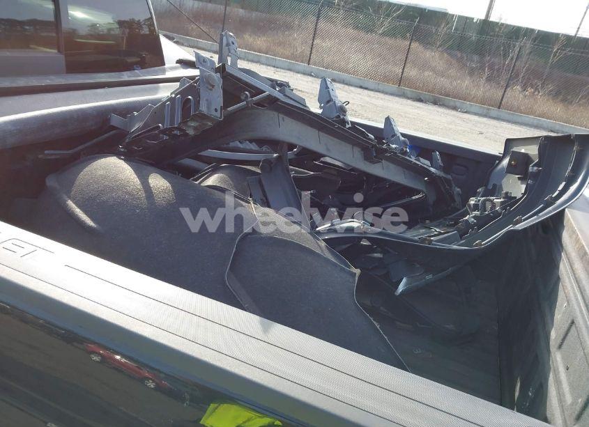 Photo 12 of 2018 Chevrolet Silverado 1500 2LT (VIN 3GCUKREC2JG415045)