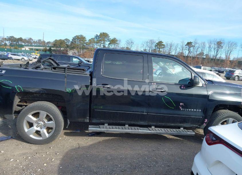 Photo 14 of 2018 Chevrolet Silverado 1500 2LT (VIN 3GCUKREC2JG415045)