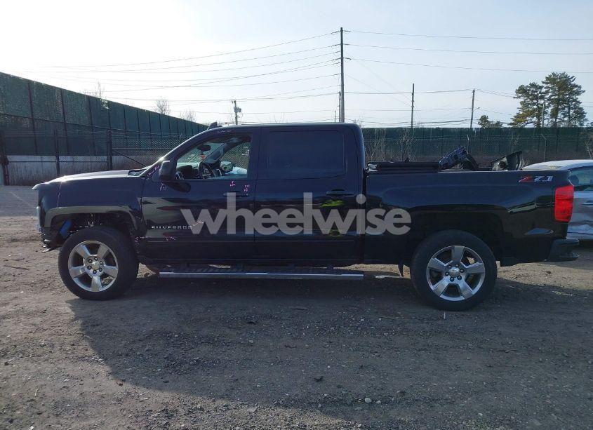 Photo 15 of 2018 Chevrolet Silverado 1500 2LT (VIN 3GCUKREC2JG415045)