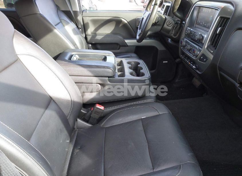 Photo 5 of 2018 Chevrolet Silverado 1500 2LT (VIN 3GCUKREC2JG415045)