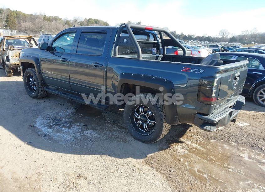 Photo 3 of 2018 Chevrolet Silverado 1500 2LT (VIN 3GCUKREC2JG433643)