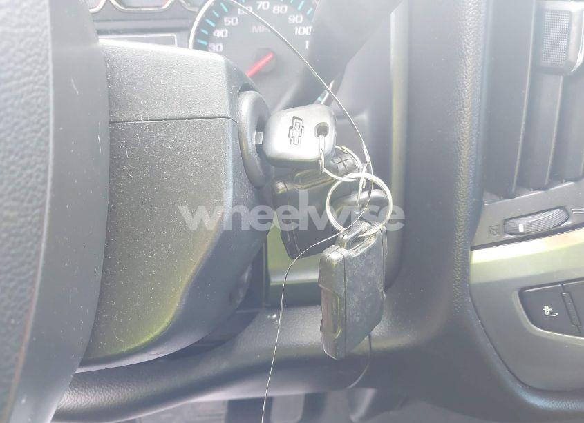 Photo 11 of 2018 Chevrolet Silverado 1500 2LT (VIN 3GCUKREC2JG496807)