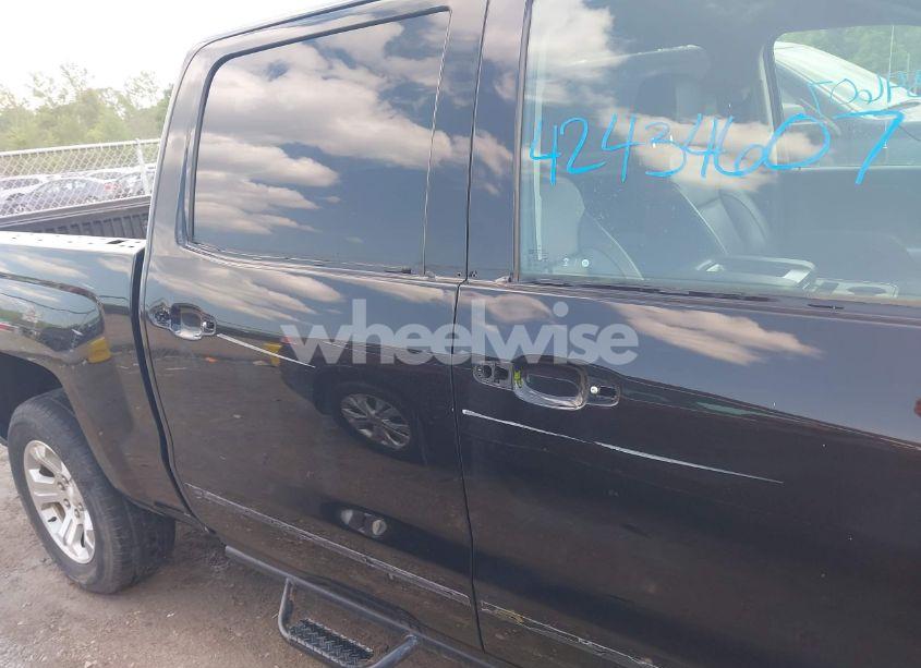 Photo 14 of 2018 Chevrolet Silverado 1500 2LT (VIN 3GCUKREC2JG496807)