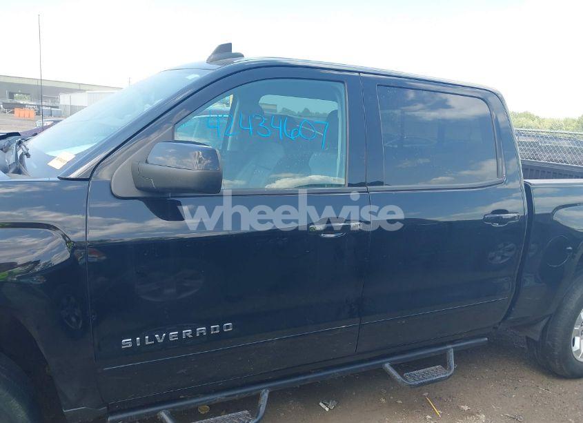 Photo 15 of 2018 Chevrolet Silverado 1500 2LT (VIN 3GCUKREC2JG496807)