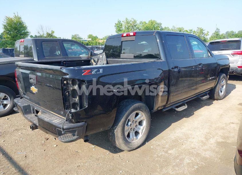 Photo 4 of 2018 Chevrolet Silverado 1500 2LT (VIN 3GCUKREC2JG496807)