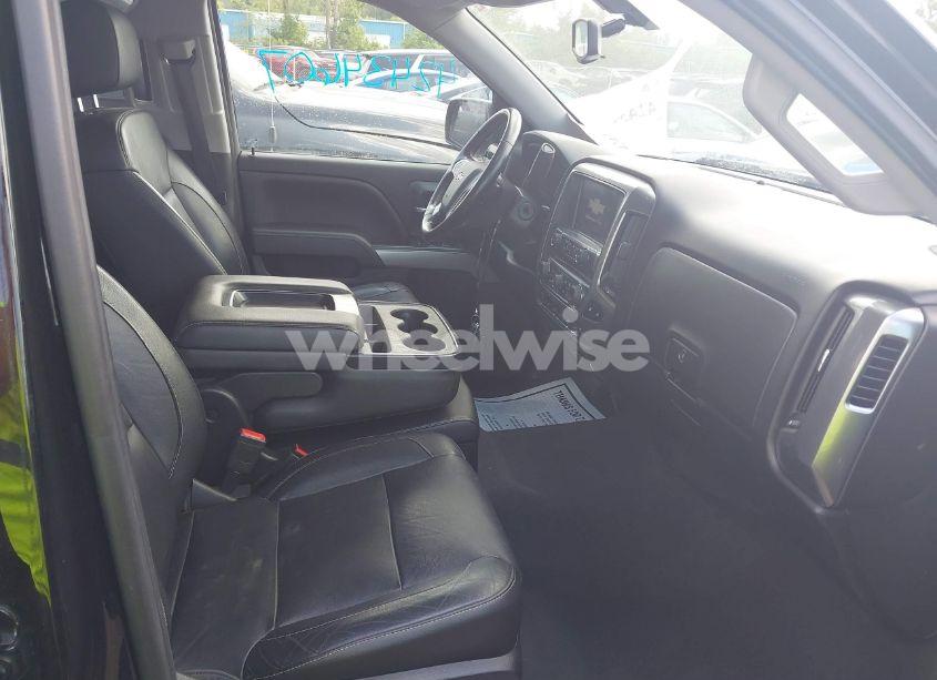 Photo 5 of 2018 Chevrolet Silverado 1500 2LT (VIN 3GCUKREC2JG496807)