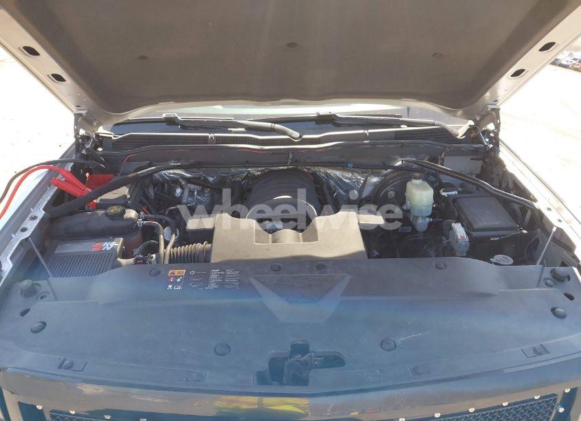 Photo 10 of 2015 Chevrolet Silverado 1500 1LT (VIN 3GCUKREC3FG199228)