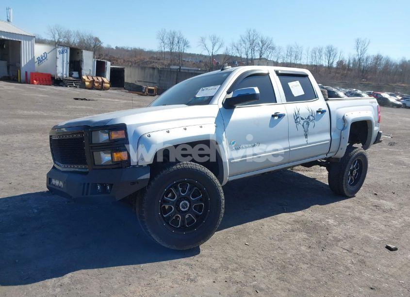 Photo 2 of 2015 Chevrolet Silverado 1500 1LT (VIN 3GCUKREC3FG199228)