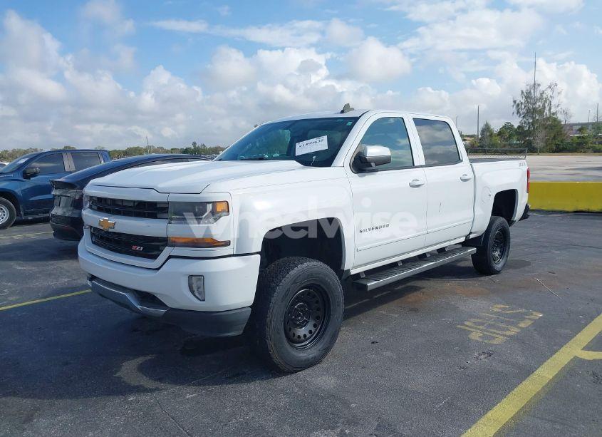 Photo 2 of 2016 Chevrolet Silverado 1500 2LT (VIN 3GCUKREC3GG116107)