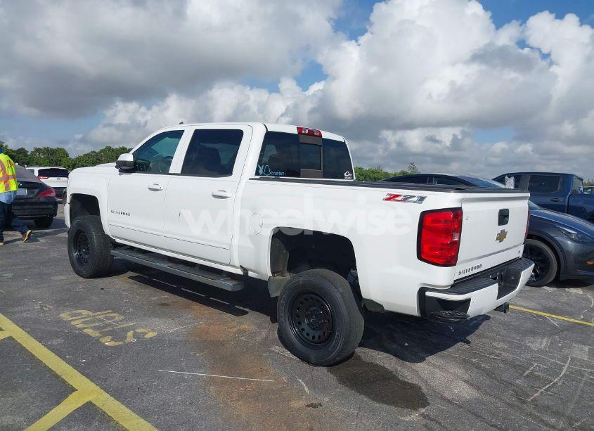 Photo 3 of 2016 Chevrolet Silverado 1500 2LT (VIN 3GCUKREC3GG116107)