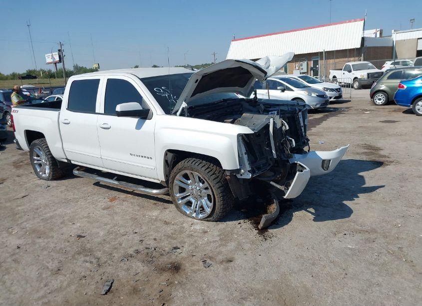 2016 Chevrolet Silverado 1500 2LT (VIN 3GCUKREC3GG196475) main photo