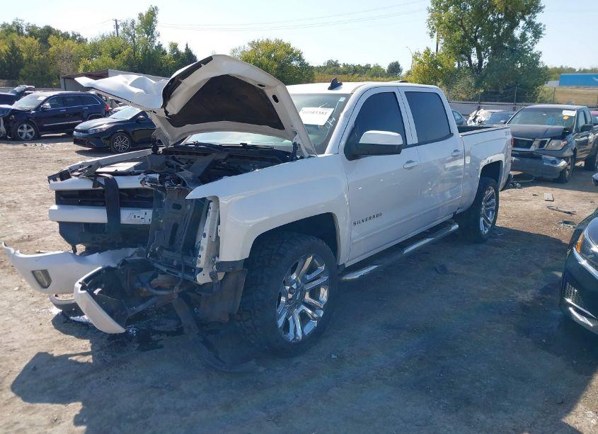 Photo 2 of 2016 Chevrolet Silverado 1500 2LT (VIN 3GCUKREC3GG196475)