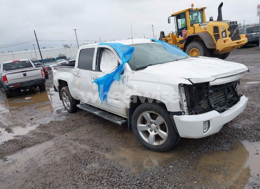 2017 Chevrolet Silverado 1500 2LT (VIN 3GCUKREC3HG144653) main photo