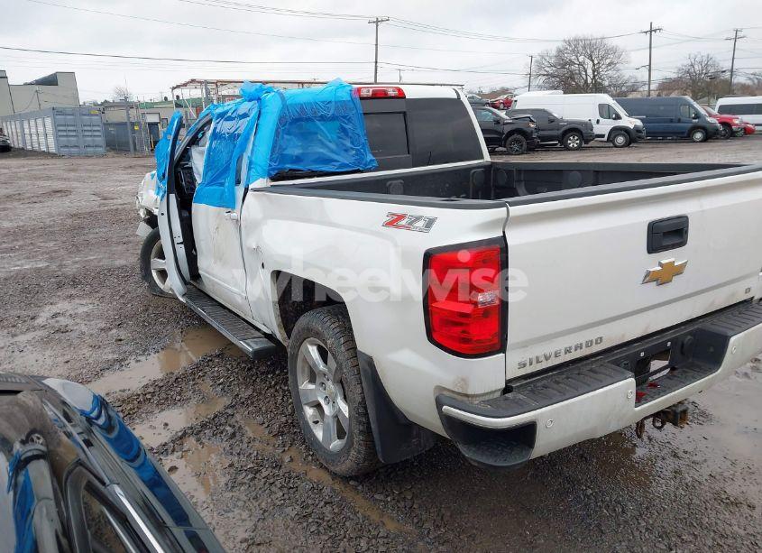 Photo 3 of 2017 Chevrolet Silverado 1500 2LT (VIN 3GCUKREC3HG144653)