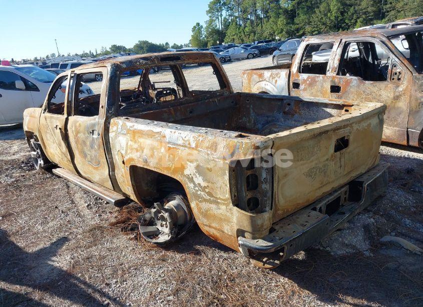 Photo 3 of 2017 Chevrolet Silverado 1500 1LT (VIN 3GCUKREC3HG145494)