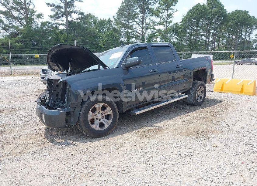 Photo 2 of 2017 Chevrolet Silverado 1500 2LT (VIN 3GCUKREC3HG220159)