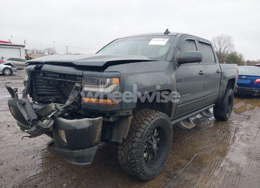 Photo 2 of 2017 Chevrolet Silverado 1500 2LT (VIN 3GCUKREC3HG222669)