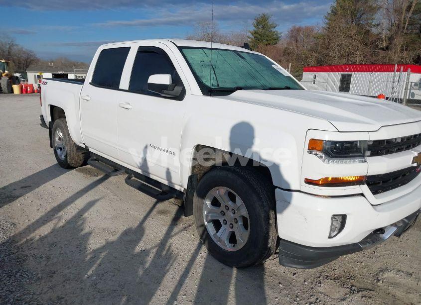 2017 Chevrolet Silverado 1500 2LT (VIN 3GCUKREC3HG231842) main photo