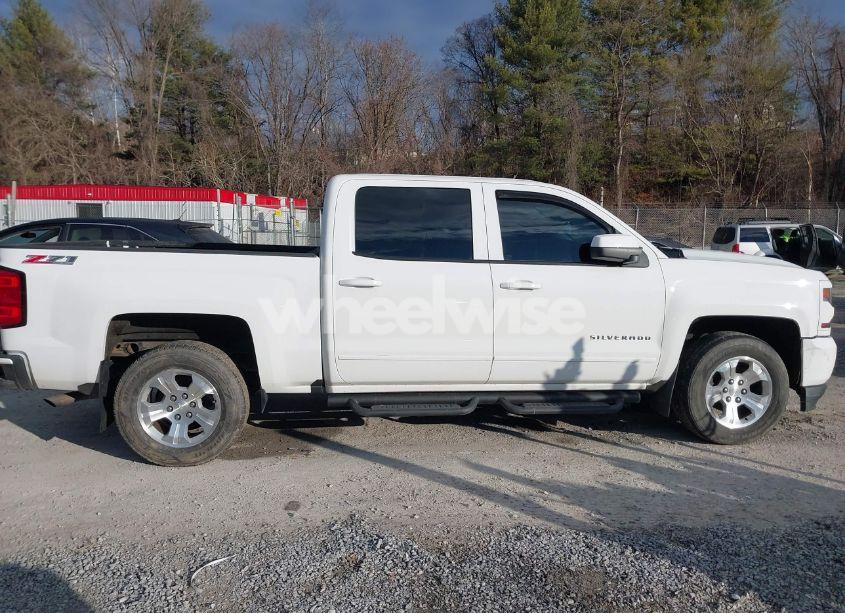 Photo 13 of 2017 Chevrolet Silverado 1500 2LT (VIN 3GCUKREC3HG231842)
