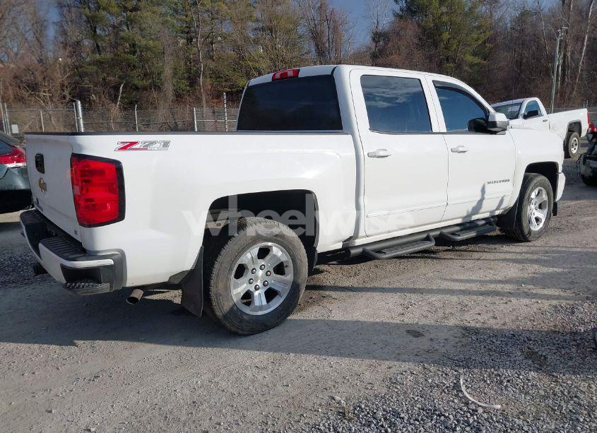 Photo 4 of 2017 Chevrolet Silverado 1500 2LT (VIN 3GCUKREC3HG231842)