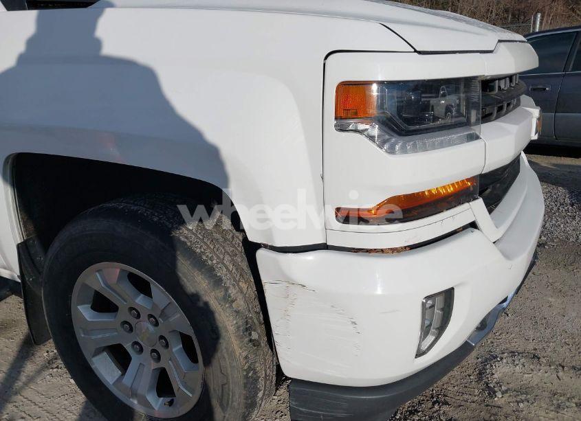 Photo 6 of 2017 Chevrolet Silverado 1500 2LT (VIN 3GCUKREC3HG231842)