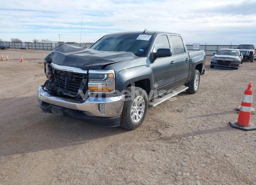Photo 2 of 2017 Chevrolet Silverado 1500 1LT (VIN 3GCUKREC3HG266817)