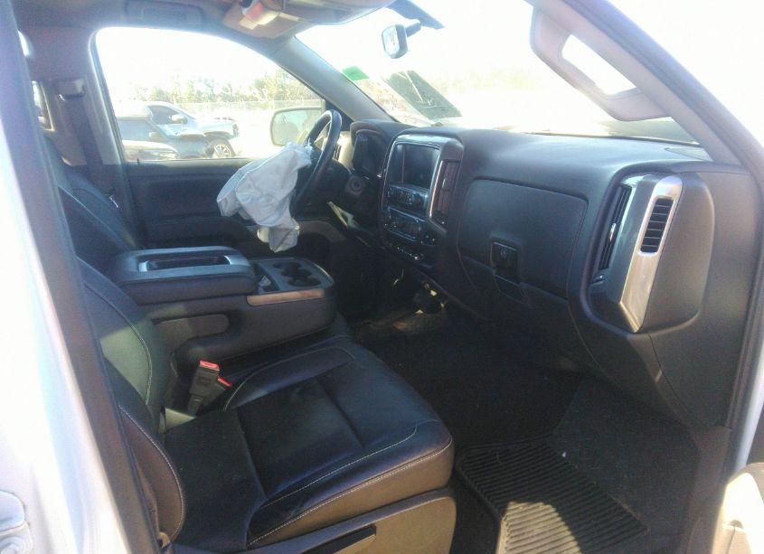 Photo 5 of 2017 Chevrolet Silverado 1500 2LT (VIN 3GCUKREC3HG266901)