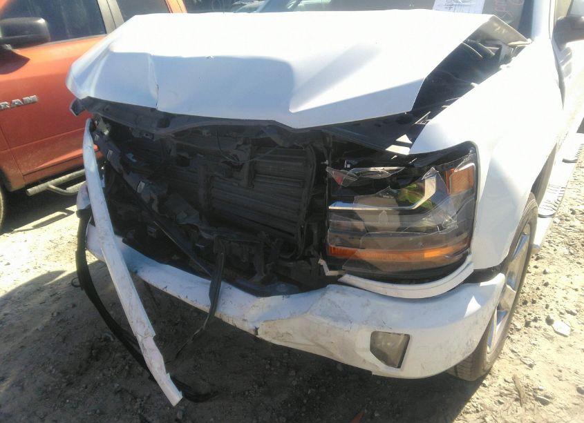 Photo 6 of 2017 Chevrolet Silverado 1500 2LT (VIN 3GCUKREC3HG266901)