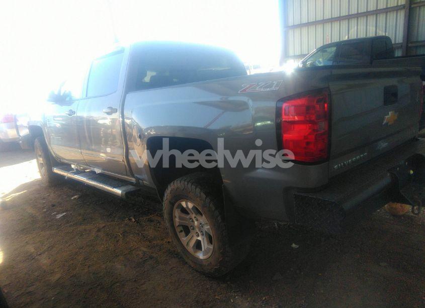 Photo 3 of 2017 Chevrolet Silverado 1500 2LT (VIN 3GCUKREC3HG330256)