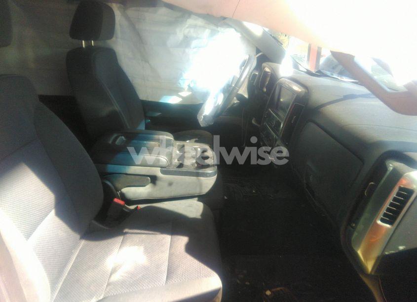 Photo 5 of 2017 Chevrolet Silverado 1500 2LT (VIN 3GCUKREC3HG330256)