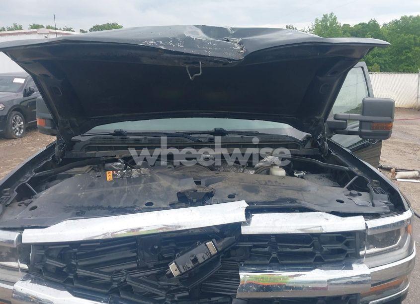 Photo 10 of 2017 Chevrolet Silverado 1500 1LT (VIN 3GCUKREC3HG410673)