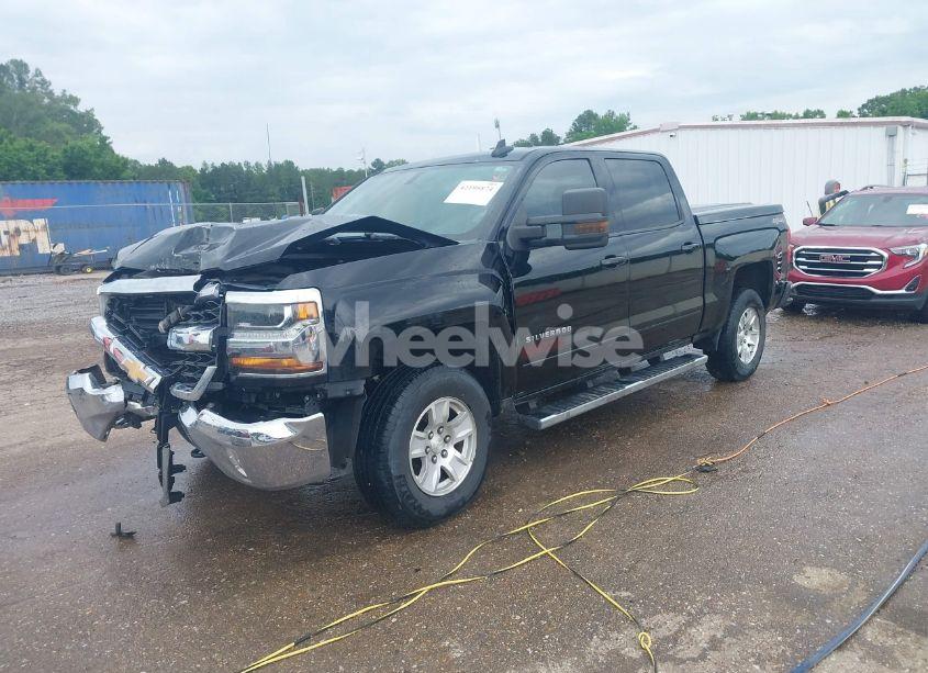 Photo 2 of 2017 Chevrolet Silverado 1500 1LT (VIN 3GCUKREC3HG410673)