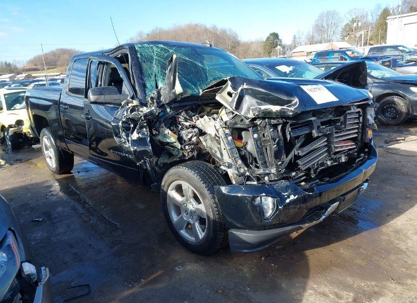 2017 Chevrolet Silverado 1500 2LT (VIN 3GCUKREC3HG518193) main photo