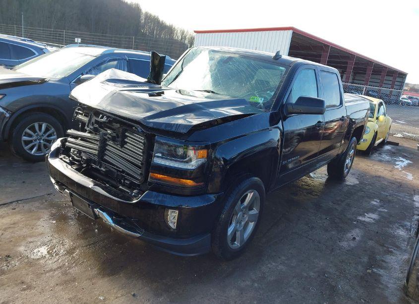 Photo 2 of 2017 Chevrolet Silverado 1500 2LT (VIN 3GCUKREC3HG518193)