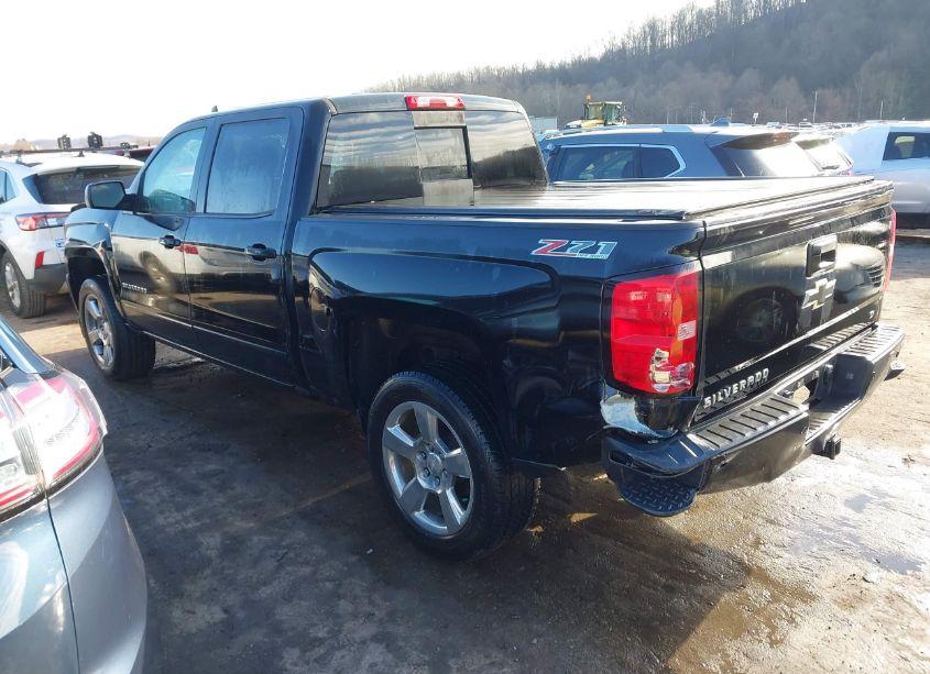 Photo 3 of 2017 Chevrolet Silverado 1500 2LT (VIN 3GCUKREC3HG518193)