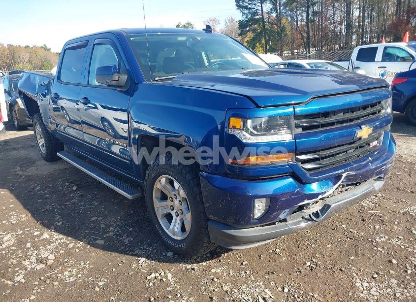 2018 Chevrolet Silverado 1500 2LT (VIN 3GCUKREC3JG126949) main photo