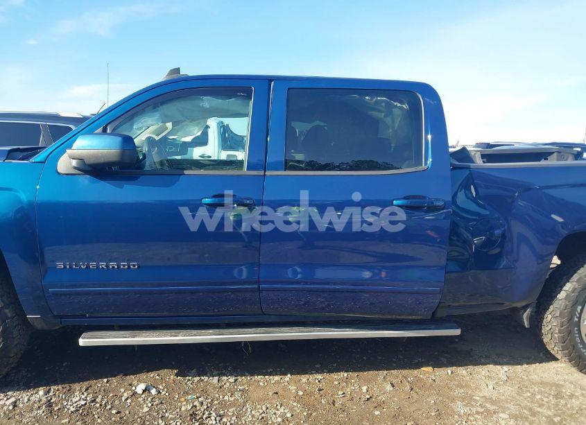 Photo 14 of 2018 Chevrolet Silverado 1500 2LT (VIN 3GCUKREC3JG126949)