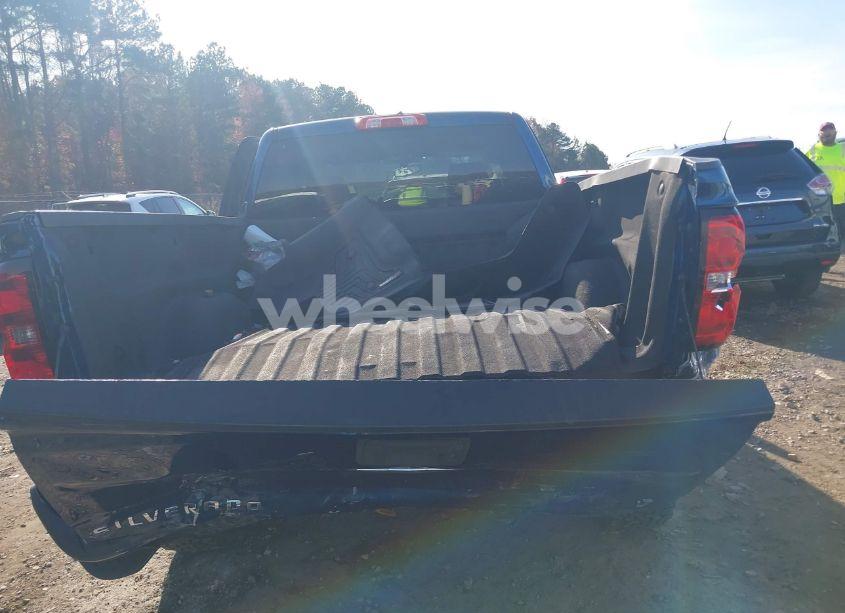 Photo 16 of 2018 Chevrolet Silverado 1500 2LT (VIN 3GCUKREC3JG126949)