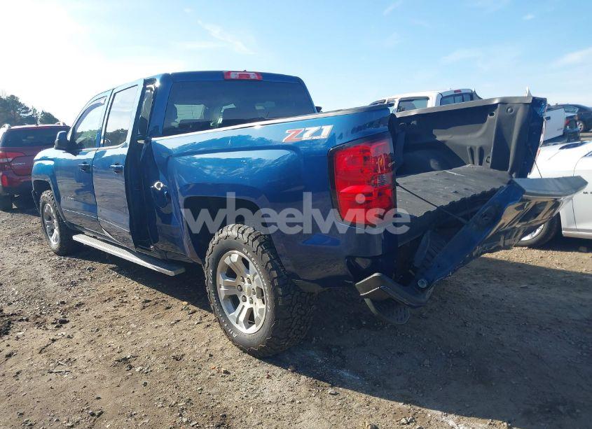 Photo 3 of 2018 Chevrolet Silverado 1500 2LT (VIN 3GCUKREC3JG126949)