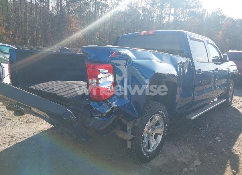 Photo 4 of 2018 Chevrolet Silverado 1500 2LT (VIN 3GCUKREC3JG126949)