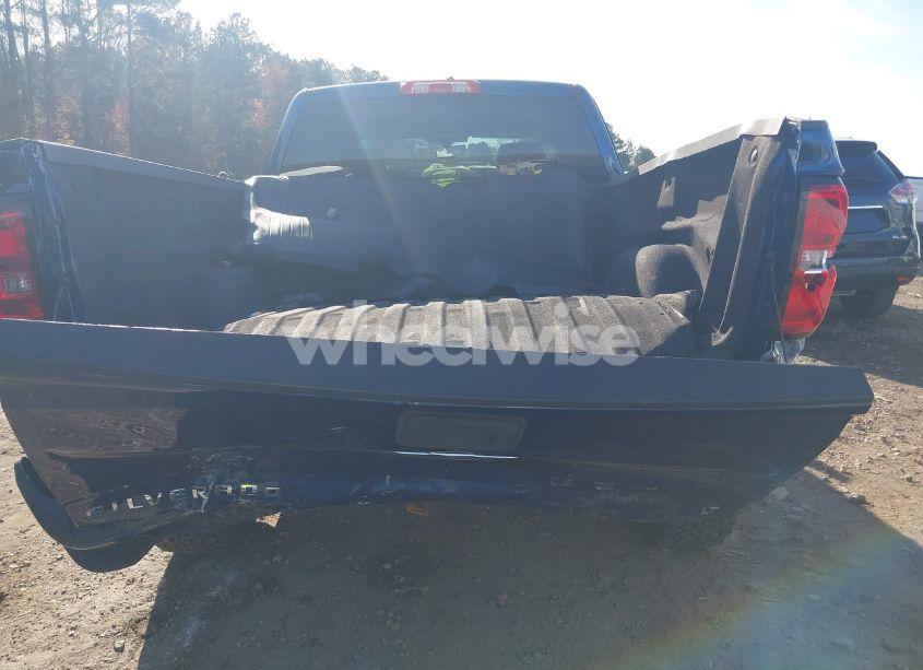 Photo 6 of 2018 Chevrolet Silverado 1500 2LT (VIN 3GCUKREC3JG126949)