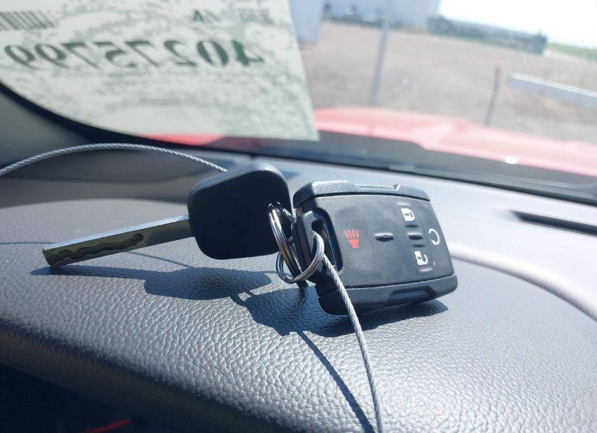 Photo 11 of 2018 Chevrolet Silverado 1500 2LT (VIN 3GCUKREC3JG166383)