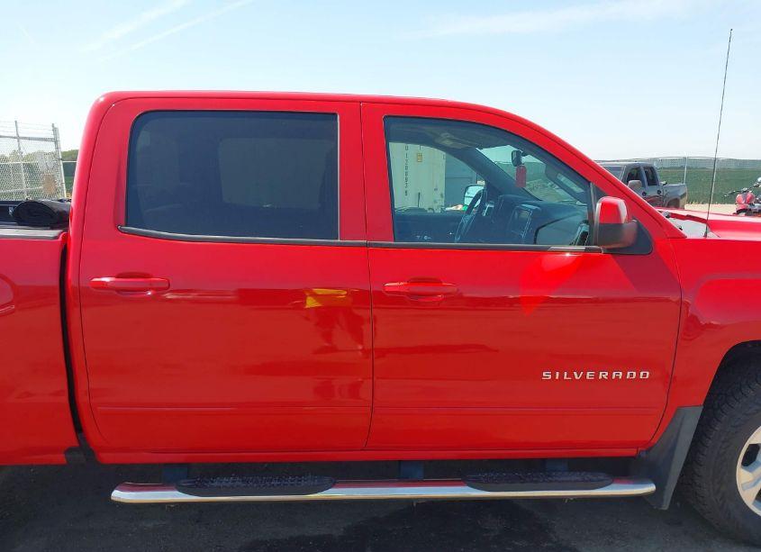 Photo 13 of 2018 Chevrolet Silverado 1500 2LT (VIN 3GCUKREC3JG166383)