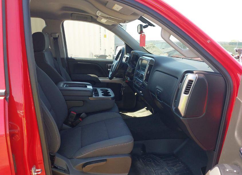 Photo 5 of 2018 Chevrolet Silverado 1500 2LT (VIN 3GCUKREC3JG166383)