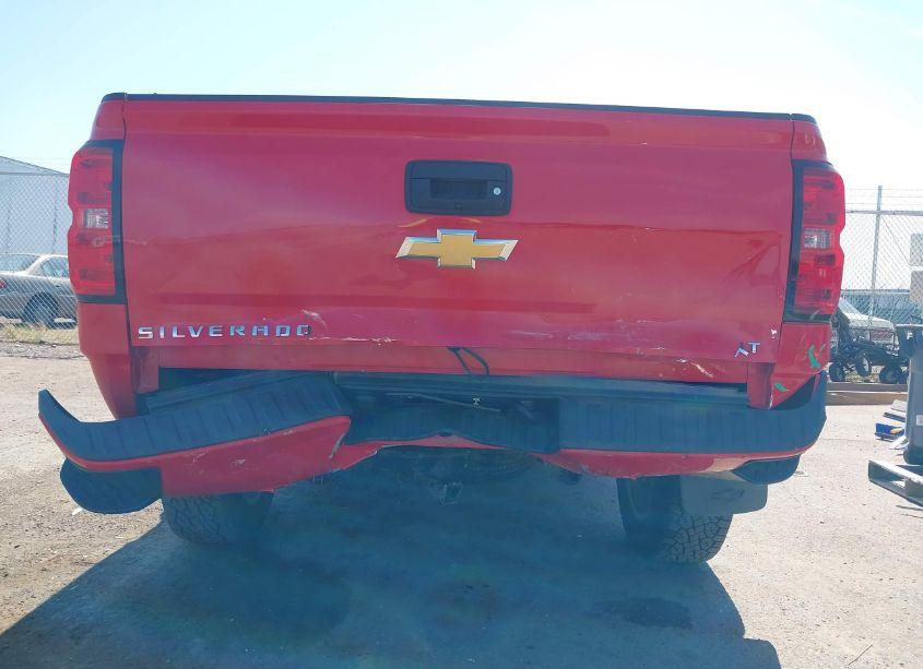 Photo 6 of 2018 Chevrolet Silverado 1500 2LT (VIN 3GCUKREC3JG166383)