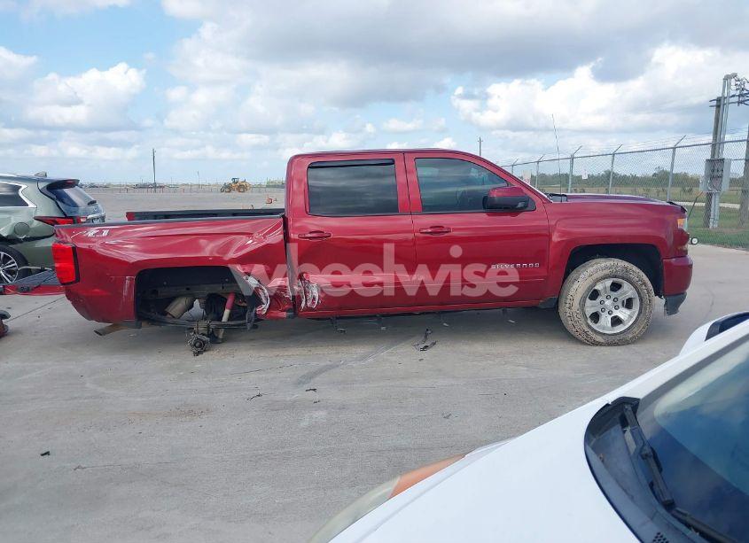 Photo 13 of 2018 Chevrolet Silverado 1500 2LT (VIN 3GCUKREC3JG204212)