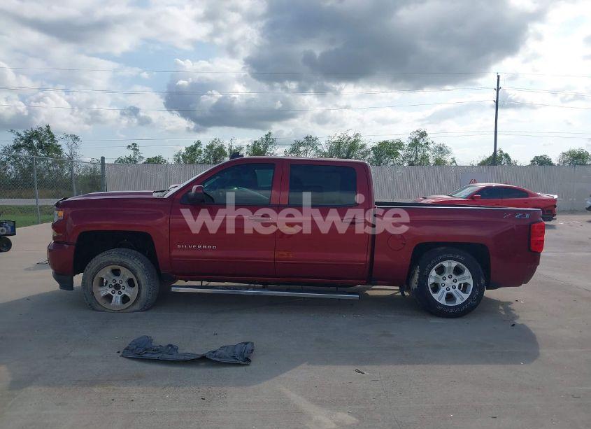 Photo 14 of 2018 Chevrolet Silverado 1500 2LT (VIN 3GCUKREC3JG204212)