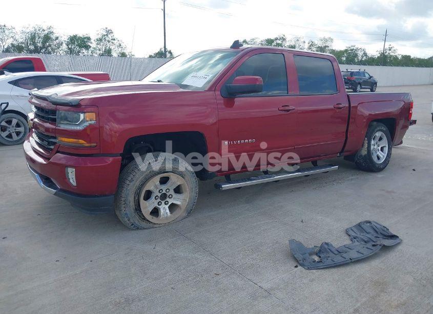 Photo 2 of 2018 Chevrolet Silverado 1500 2LT (VIN 3GCUKREC3JG204212)