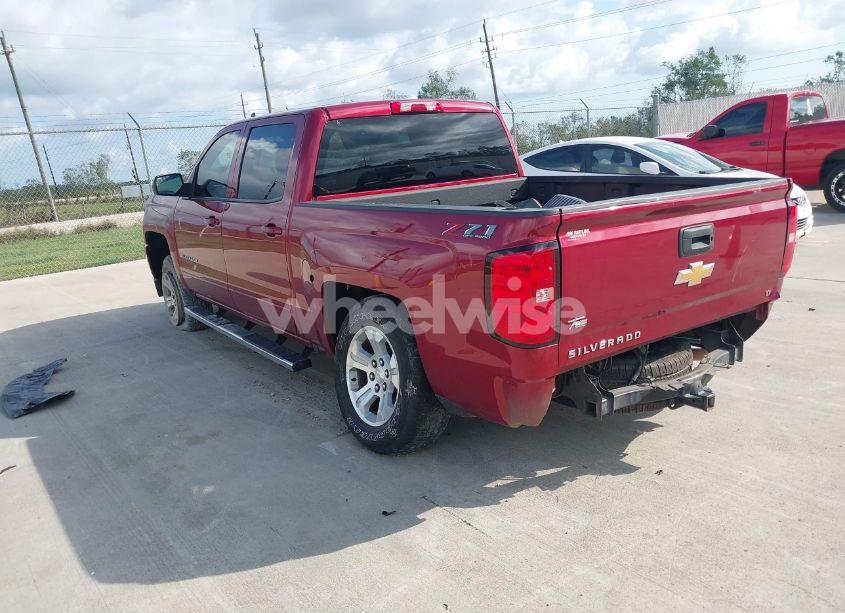 Photo 3 of 2018 Chevrolet Silverado 1500 2LT (VIN 3GCUKREC3JG204212)
