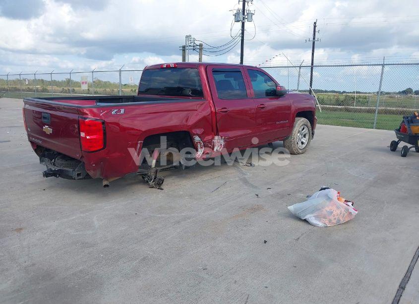 Photo 4 of 2018 Chevrolet Silverado 1500 2LT (VIN 3GCUKREC3JG204212)